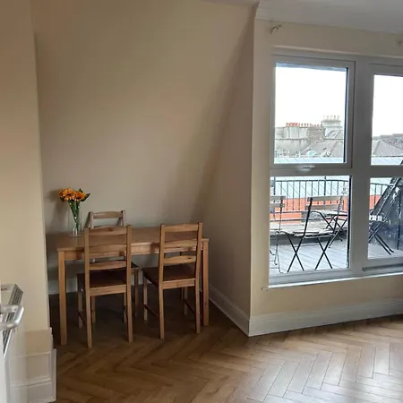 Stylish Temple Bar Penthouse 3-bed With Balcony Apartment Dublin