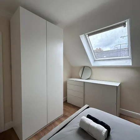 Stylish Temple Bar Penthouse 3-bed With Balcony Dublin