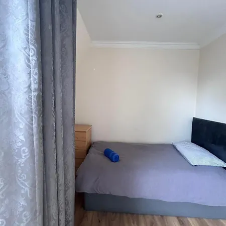 Stylish Temple Bar Penthouse 3-bed With Balcony Apartment *