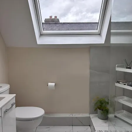 Stylish Temple Bar Penthouse 3-bed With Balcony Dublin